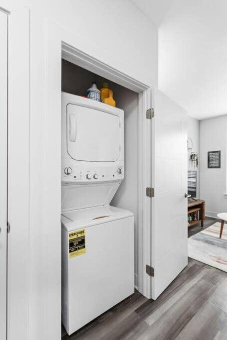 Mid-Century Modern Studio Cozysuites Downtown Indianapolis Extérieur photo