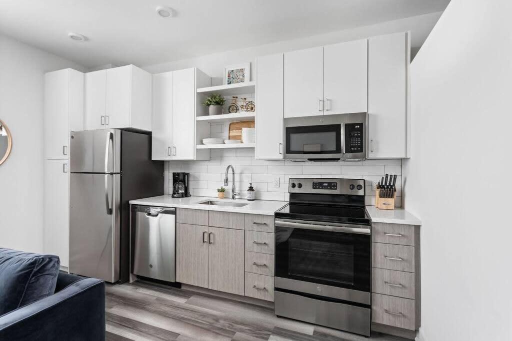 Mid-Century Modern Studio Cozysuites Downtown Indianapolis Extérieur photo