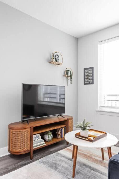 Mid-Century Modern Studio Cozysuites Downtown Indianapolis Extérieur photo